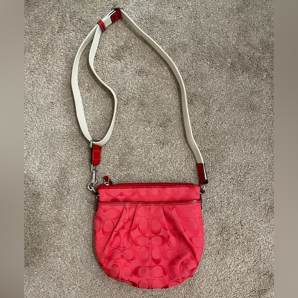 Coach Signature ‘C’ Pattern Crossbody Bag in Red - Picture 1 of 2